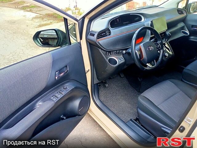 Бежевый Тойота Сиенна, объемом двигателя 1.5 л и пробегом 60 тыс. км за 16500 $, фото 7 на Automoto.ua