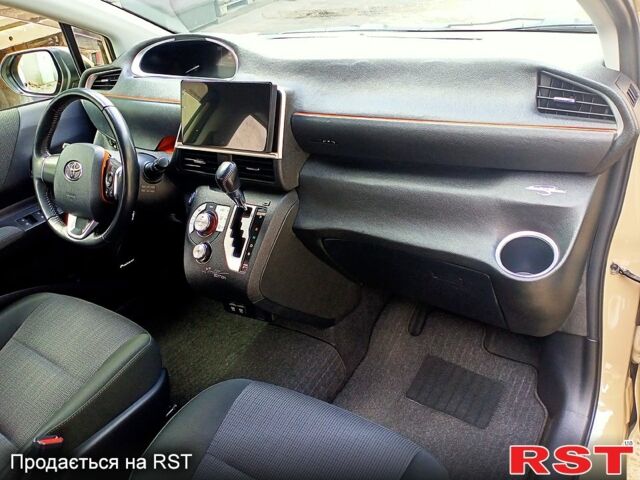 Бежевый Тойота Сиенна, объемом двигателя 1.5 л и пробегом 60 тыс. км за 16500 $, фото 10 на Automoto.ua