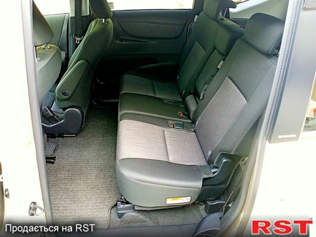 Бежевый Тойота Сиенна, объемом двигателя 1.5 л и пробегом 60 тыс. км за 16500 $, фото 8 на Automoto.ua