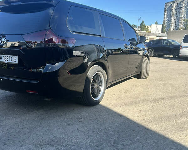 Черный Тойота Сиенна, объемом двигателя 2.69 л и пробегом 160 тыс. км за 14500 $, фото 5 на Automoto.ua