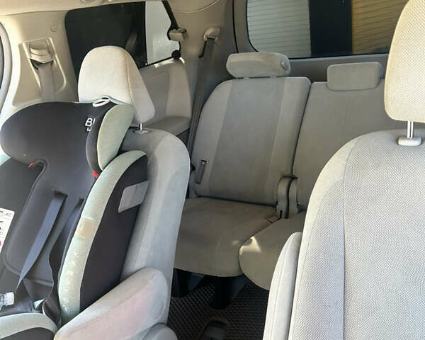 Черный Тойота Сиенна, объемом двигателя 2.69 л и пробегом 160 тыс. км за 14500 $, фото 9 на Automoto.ua