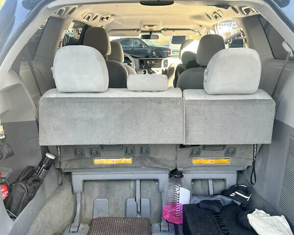 Черный Тойота Сиенна, объемом двигателя 2.69 л и пробегом 160 тыс. км за 14500 $, фото 12 на Automoto.ua