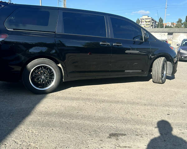 Черный Тойота Сиенна, объемом двигателя 2.69 л и пробегом 160 тыс. км за 14500 $, фото 6 на Automoto.ua