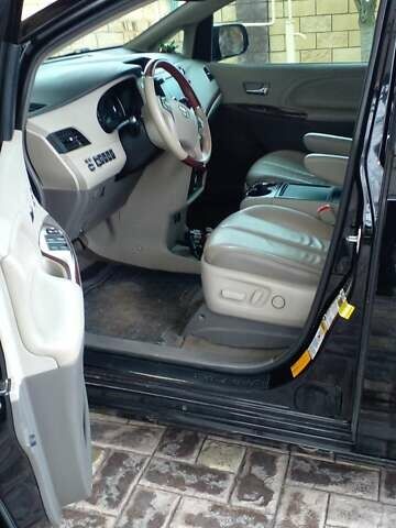 Черный Тойота Сиенна, объемом двигателя 3.5 л и пробегом 102 тыс. км за 20500 $, фото 7 на Automoto.ua