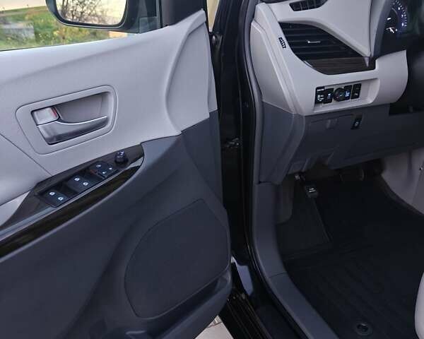 Чорний Тойота Сієнна, об'ємом двигуна 3.5 л та пробігом 170 тис. км за 17900 $, фото 23 на Automoto.ua