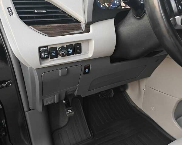 Чорний Тойота Сієнна, об'ємом двигуна 3.5 л та пробігом 170 тис. км за 17900 $, фото 20 на Automoto.ua