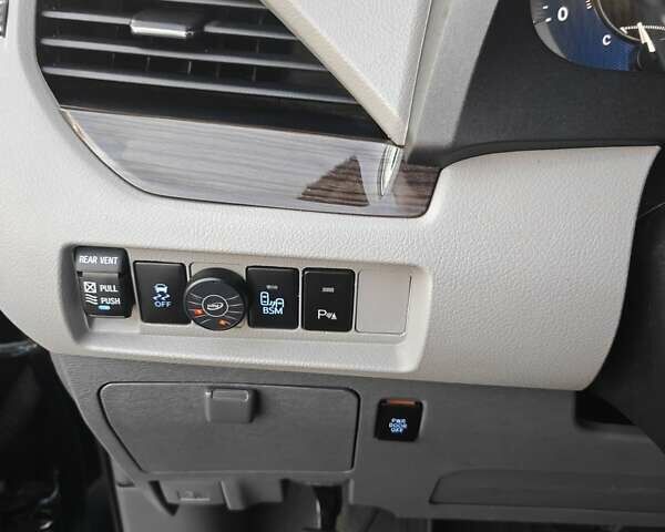 Чорний Тойота Сієнна, об'ємом двигуна 3.5 л та пробігом 170 тис. км за 17900 $, фото 30 на Automoto.ua