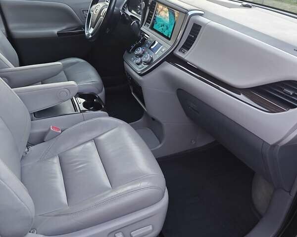 Чорний Тойота Сієнна, об'ємом двигуна 3.5 л та пробігом 170 тис. км за 17900 $, фото 25 на Automoto.ua