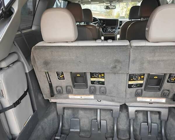 Чорний Тойота Сієнна, об'ємом двигуна 3.5 л та пробігом 170 тис. км за 17900 $, фото 14 на Automoto.ua