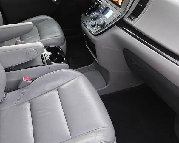 Чорний Тойота Сієнна, об'ємом двигуна 3.5 л та пробігом 170 тис. км за 17900 $, фото 27 на Automoto.ua