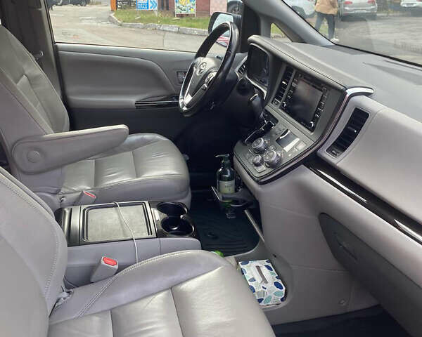 Чорний Тойота Сієнна, об'ємом двигуна 3.46 л та пробігом 102 тис. км за 27500 $, фото 3 на Automoto.ua