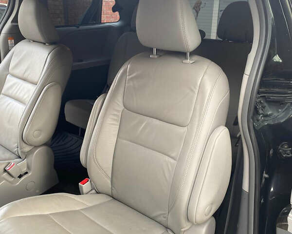 Чорний Тойота Сієнна, об'ємом двигуна 3.46 л та пробігом 102 тис. км за 27500 $, фото 4 на Automoto.ua