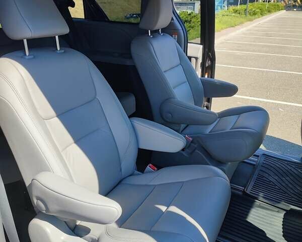 Черный Тойота Сиенна, объемом двигателя 3.46 л и пробегом 40 тыс. км за 28800 $, фото 14 на Automoto.ua