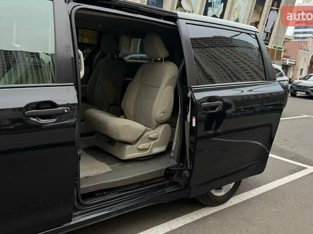 Черный Тойота Сиенна, объемом двигателя 3.46 л и пробегом 184 тыс. км за 18500 $, фото 12 на Automoto.ua