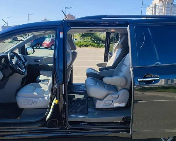 Черный Тойота Сиенна, объемом двигателя 3.46 л и пробегом 40 тыс. км за 28800 $, фото 12 на Automoto.ua