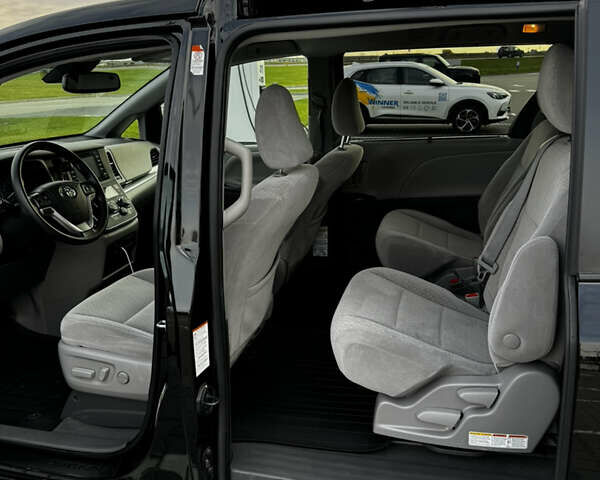 Черный Тойота Сиенна, объемом двигателя 3.5 л и пробегом 34 тыс. км за 27700 $, фото 9 на Automoto.ua