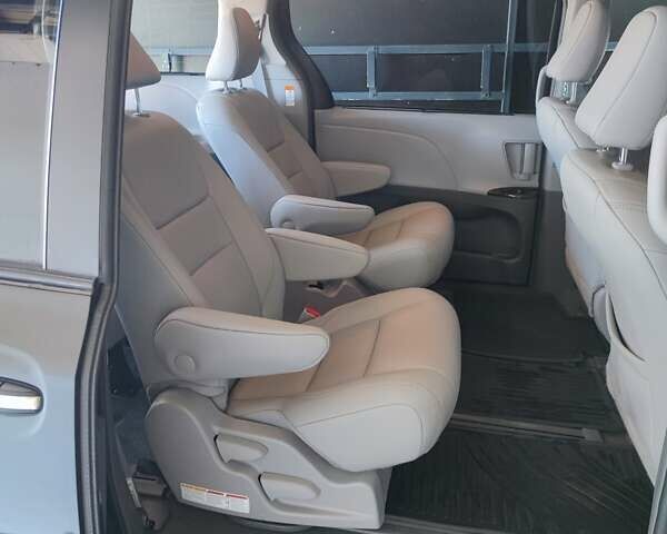 Черный Тойота Сиенна, объемом двигателя 3.46 л и пробегом 40 тыс. км за 28800 $, фото 37 на Automoto.ua