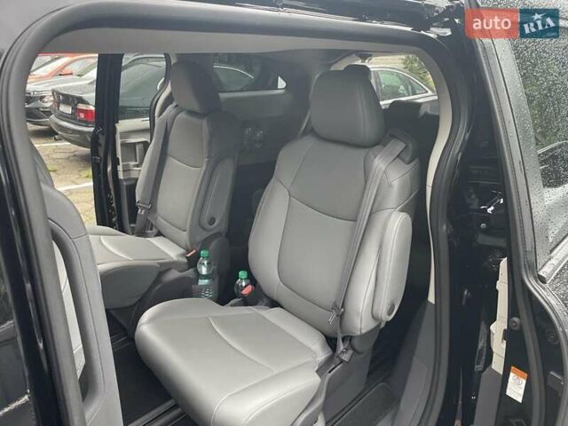 Чорний Тойота Сієнна, об'ємом двигуна 2.49 л та пробігом 150 тис. км за 32000 $, фото 1 на Automoto.ua