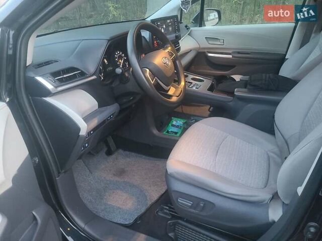 Чорний Тойота Сієнна, об'ємом двигуна 2.49 л та пробігом 165 тис. км за 31000 $, фото 2 на Automoto.ua