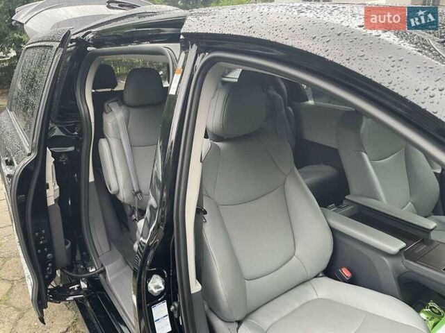 Чорний Тойота Сієнна, об'ємом двигуна 2.49 л та пробігом 150 тис. км за 32000 $, фото 5 на Automoto.ua
