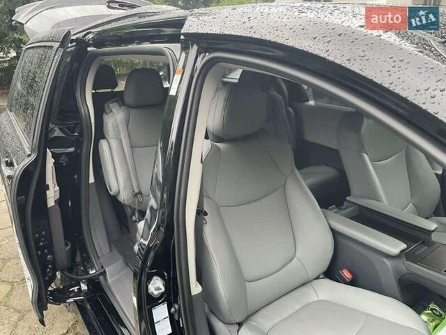 Чорний Тойота Сієнна, об'ємом двигуна 2.49 л та пробігом 150 тис. км за 32000 $, фото 13 на Automoto.ua