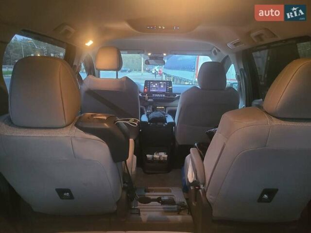 Чорний Тойота Сієнна, об'ємом двигуна 2.49 л та пробігом 165 тис. км за 31000 $, фото 4 на Automoto.ua