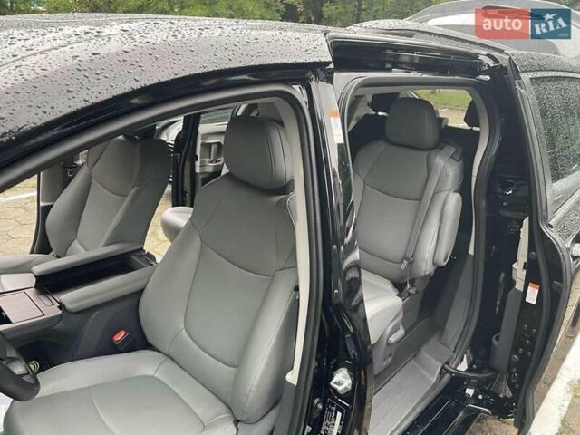 Чорний Тойота Сієнна, об'ємом двигуна 2.49 л та пробігом 150 тис. км за 32000 $, фото 2 на Automoto.ua