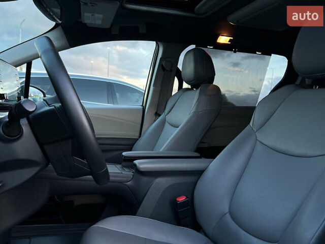 Черный Тойота Сиенна, объемом двигателя 2.49 л и пробегом 30 тыс. км за 47800 $, фото 6 на Automoto.ua