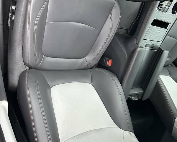 Черный Тойота Сиенна, объемом двигателя 2.5 л и пробегом 121 тыс. км за 37800 $, фото 8 на Automoto.ua