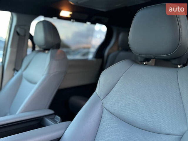 Черный Тойота Сиенна, объемом двигателя 2.49 л и пробегом 30 тыс. км за 47800 $, фото 7 на Automoto.ua