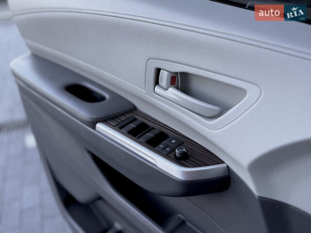 Черный Тойота Сиенна, объемом двигателя 2.49 л и пробегом 55 тыс. км за 43600 $, фото 17 на Automoto.ua