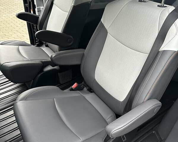 Черный Тойота Сиенна, объемом двигателя 2.5 л и пробегом 121 тыс. км за 37800 $, фото 12 на Automoto.ua