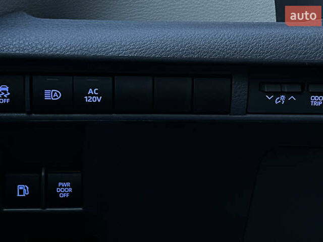 Черный Тойота Сиенна, объемом двигателя 2.49 л и пробегом 30 тыс. км за 47800 $, фото 16 на Automoto.ua