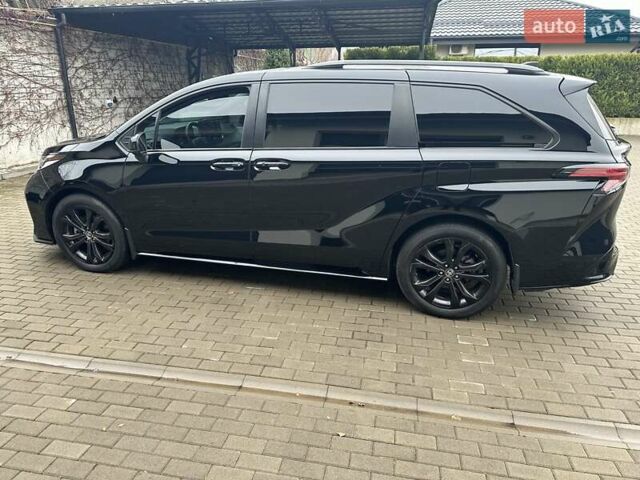 Черный Тойота Сиенна, объемом двигателя 2.5 л и пробегом 121 тыс. км за 37800 $, фото 1 на Automoto.ua