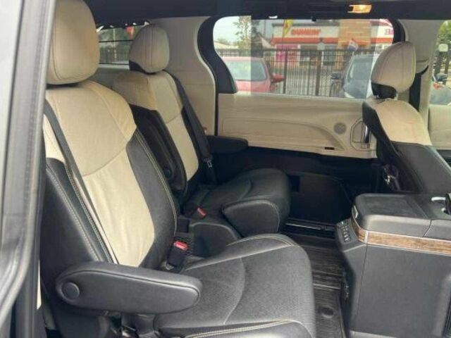 Чорний Тойота Сієнна, об'ємом двигуна 2.5 л та пробігом 5 тис. км за 23000 $, фото 8 на Automoto.ua