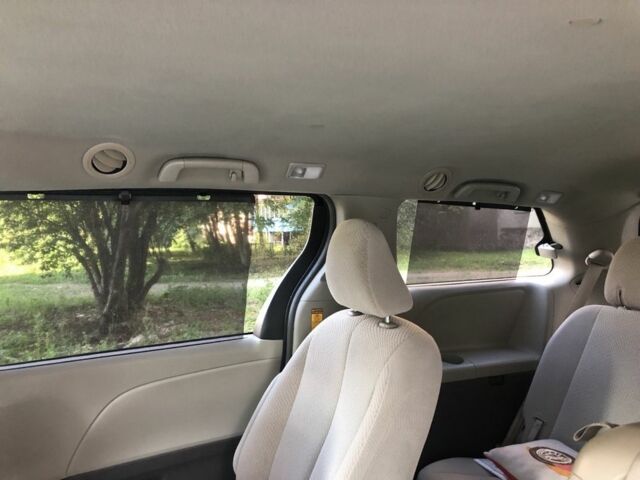 Черный Тойота Сиенна, объемом двигателя 0 л и пробегом 266 тыс. км за 16500 $, фото 2 на Automoto.ua