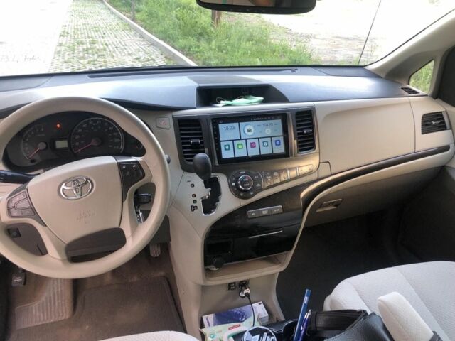 Черный Тойота Сиенна, объемом двигателя 0 л и пробегом 266 тыс. км за 16500 $, фото 1 на Automoto.ua