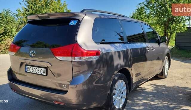 Коричневый Тойота Сиенна, объемом двигателя 3.46 л и пробегом 185 тыс. км за 17200 $, фото 7 на Automoto.ua