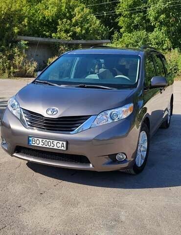 Коричневый Тойота Сиенна, объемом двигателя 3.46 л и пробегом 185 тыс. км за 17200 $, фото 2 на Automoto.ua