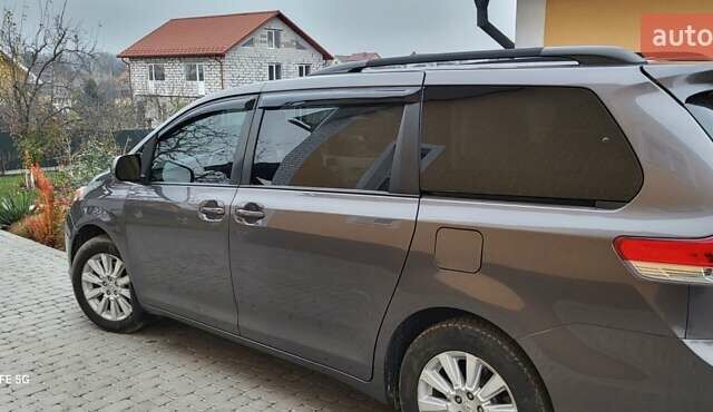 Коричневый Тойота Сиенна, объемом двигателя 3.46 л и пробегом 185 тыс. км за 17200 $, фото 6 на Automoto.ua