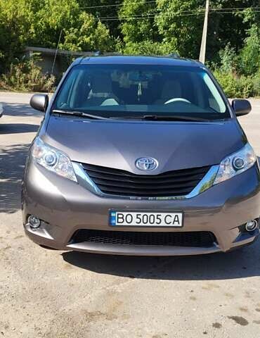 Коричневый Тойота Сиенна, объемом двигателя 3.46 л и пробегом 185 тыс. км за 17200 $, фото 9 на Automoto.ua