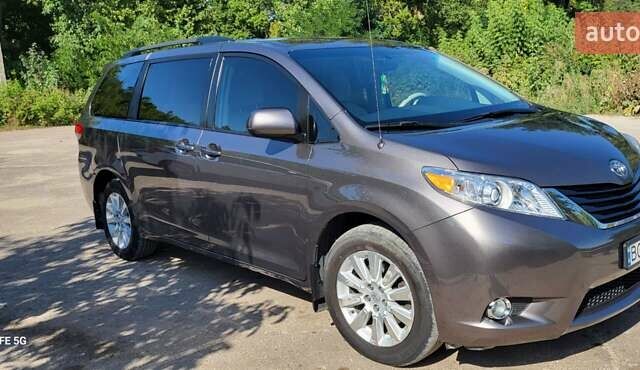 Коричневый Тойота Сиенна, объемом двигателя 3.46 л и пробегом 185 тыс. км за 17200 $, фото 1 на Automoto.ua