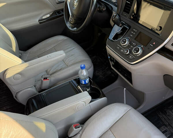 Коричневый Тойота Сиенна, объемом двигателя 3.46 л и пробегом 204 тыс. км за 21000 $, фото 5 на Automoto.ua