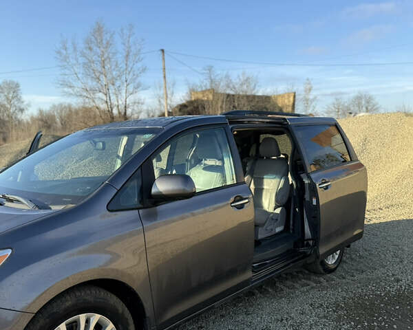 Коричневый Тойота Сиенна, объемом двигателя 3.46 л и пробегом 204 тыс. км за 21000 $, фото 4 на Automoto.ua