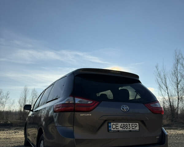 Коричневый Тойота Сиенна, объемом двигателя 3.46 л и пробегом 204 тыс. км за 21000 $, фото 1 на Automoto.ua