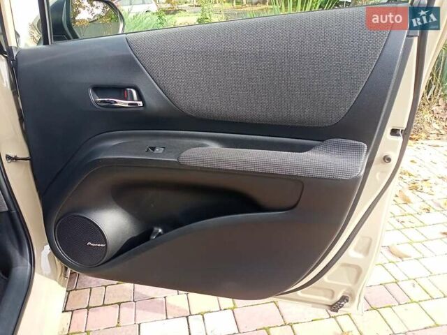 Коричневый Тойота Сиенна, объемом двигателя 1.5 л и пробегом 60 тыс. км за 16500 $, фото 60 на Automoto.ua