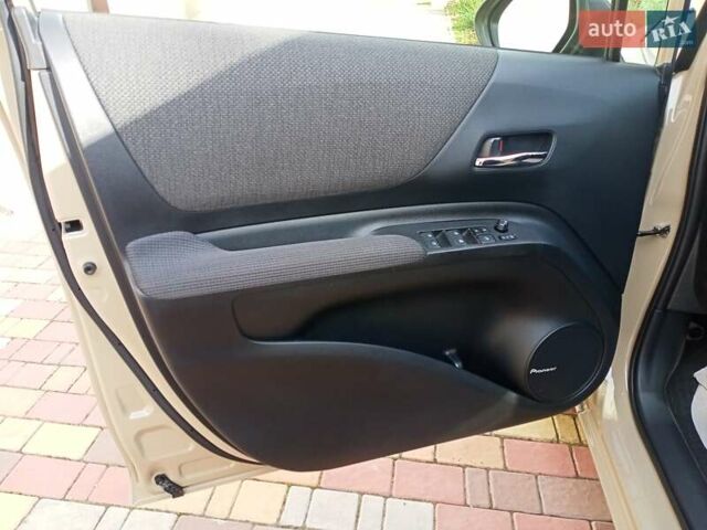 Коричневый Тойота Сиенна, объемом двигателя 1.5 л и пробегом 60 тыс. км за 16500 $, фото 42 на Automoto.ua