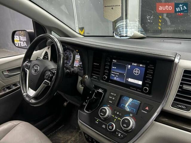 Красный Тойота Сиенна, объемом двигателя 3.46 л и пробегом 100 тыс. км за 24600 $, фото 22 на Automoto.ua