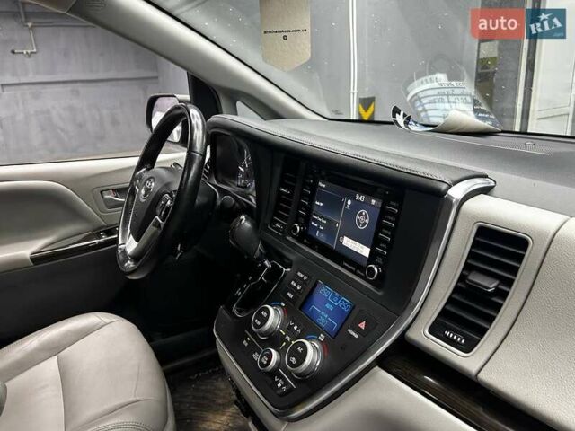 Красный Тойота Сиенна, объемом двигателя 3.46 л и пробегом 100 тыс. км за 24600 $, фото 21 на Automoto.ua