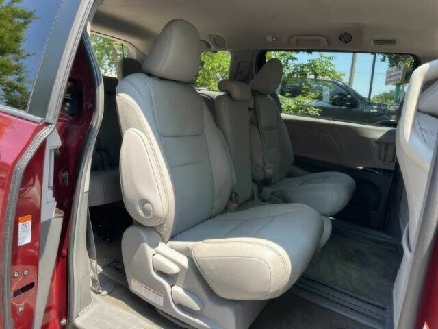 Красный Тойота Сиенна, объемом двигателя 3.5 л и пробегом 42 тыс. км за 15000 $, фото 8 на Automoto.ua